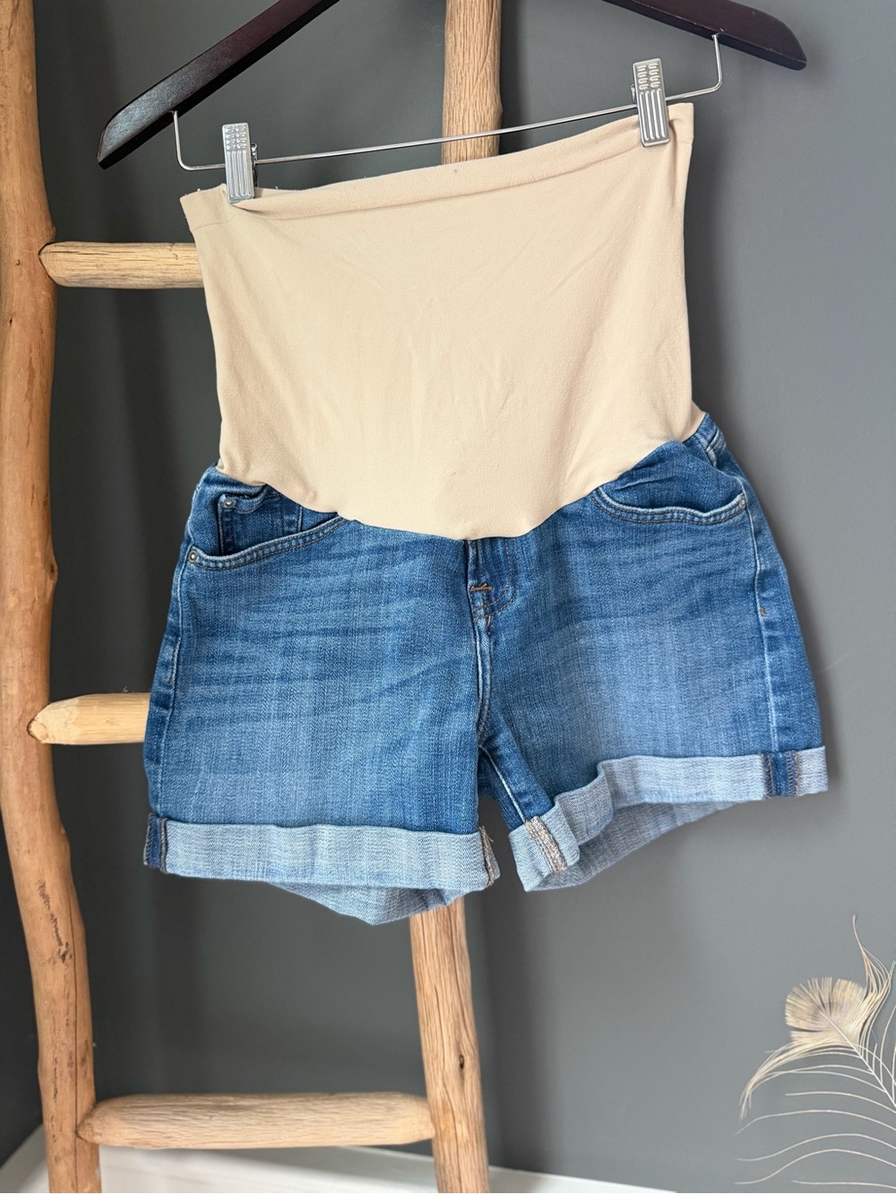 7 for all Mankind Maternity cuffed Denim Belly-Panel Shorts
